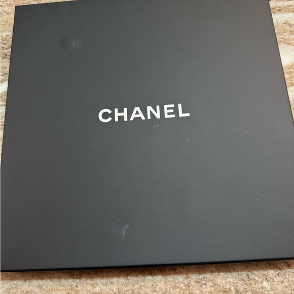 100% authentic silk scarf! - Picture 3 of 9